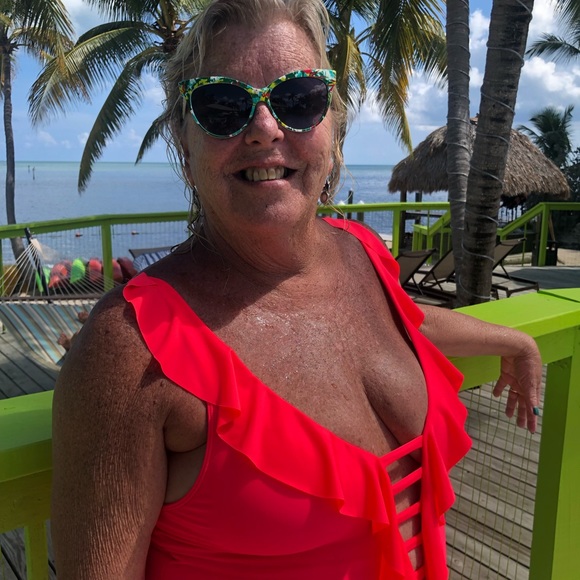 Meet your Posher, Kay - Picture 1 of 1